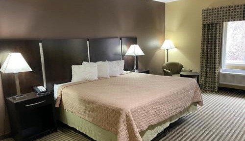 Deluxe King Suite