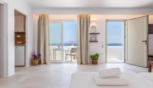 Studio with Sea View and Balcony (2 Adults)