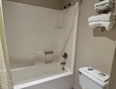 3 Double Beds Deluxe Non-Smoking