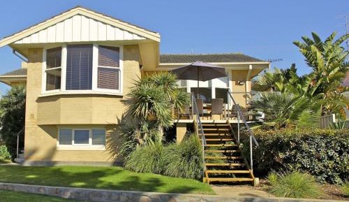 Superior Two-Bedroom Waterfront Apartment with Fully Equipped Kitchen
