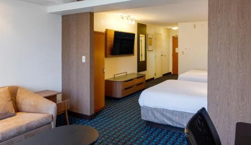 Queen Suite with Sofa Bed