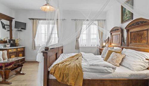 Quadruple Room with Private Bathroom