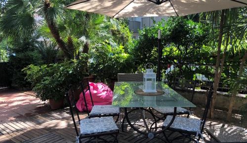 One-Bedroom Apartment with Garden