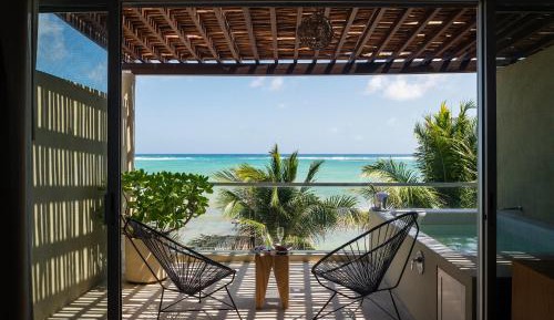 Master Suite Beach Front with Plunge Pool