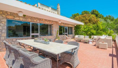 Villa with Garden View