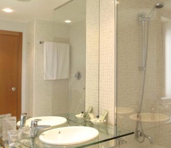 Double or Twin Room with Parking and WiFi Included