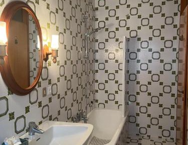 Twin Room with Private External Bathroom