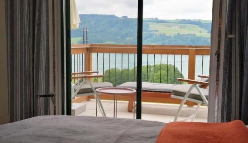 Apartment with Lake View