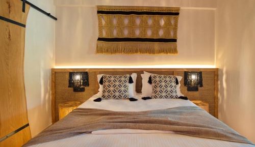 Signature Suite