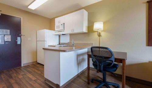 One Room Suite  - Disability Access/Non Smoking/Interior Hall
