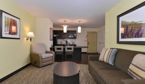 Queen Studio Suite - Hearing Accessible