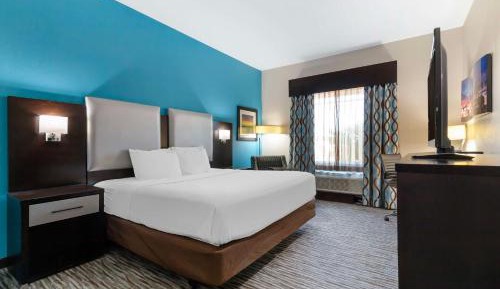 King Room with Roll-in Shower - Disability Access/Non-Smoking