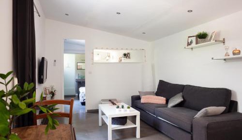 Superior One-Bedroom Apartment