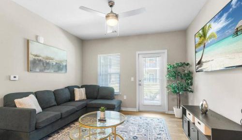 Deluxe One-Bedroom Apartment with Garden View