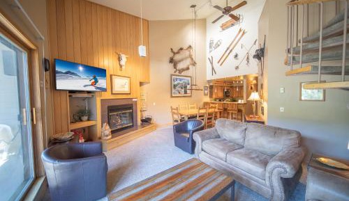 Three-Bedroom Apartment with Balcony