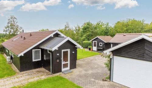 Three-Bedroom Holiday Home 