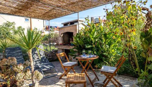 One Bedroom Apartment with Patio and Garden View