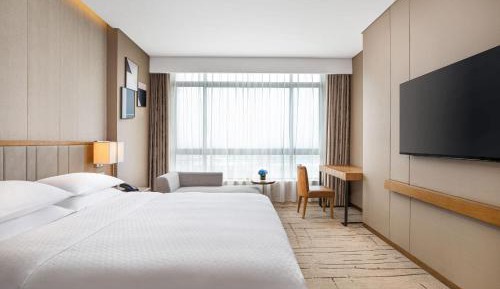 Deluxe Room with Guest Room with 1 King, City view