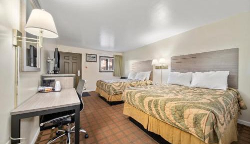 Queen Room with Two Queen Beds - Disability Access