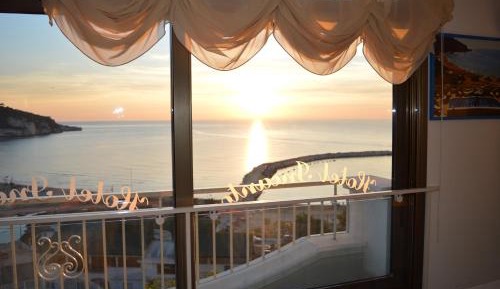 Standard Triple Room with Sea View
