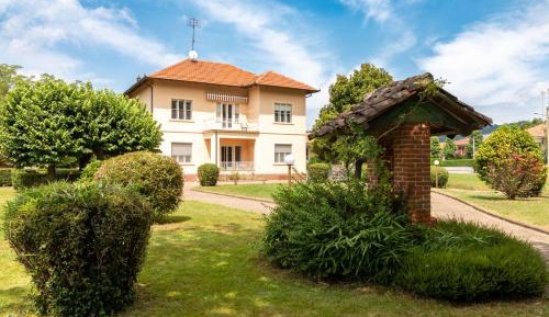 Apartment with Garden View