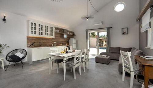 One-Bedroom Holiday Home