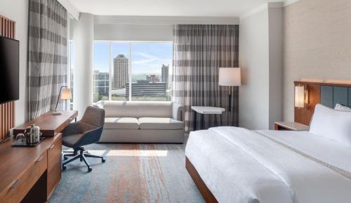 Guest room, 1 King, Corner room