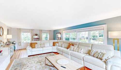 Six Bedroom Holiday Home