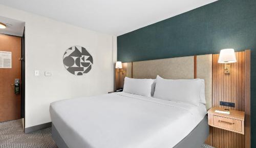 Standard King Room with City View