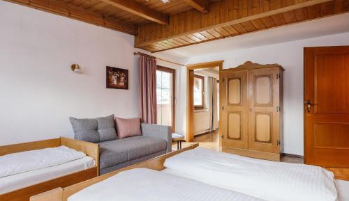 Family Suite (5 Adults)