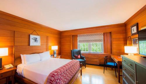 Standard Queen Room