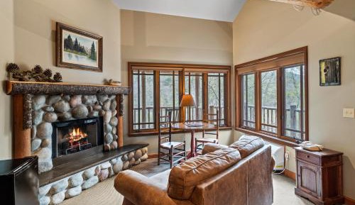 Cabin with King Bed and River View