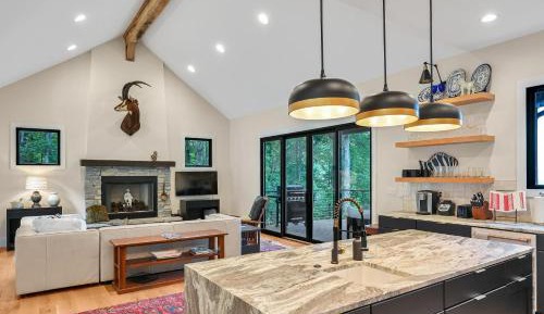 Four-Bedroom Holiday Home