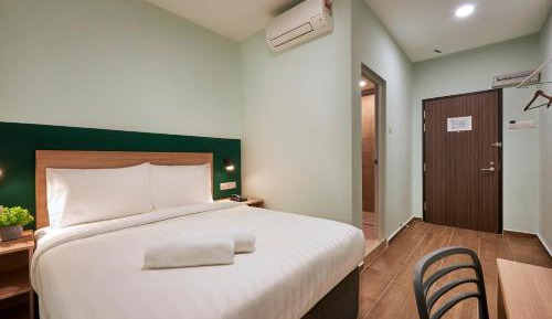 Standard Queen Room (No Window) - Disability Access