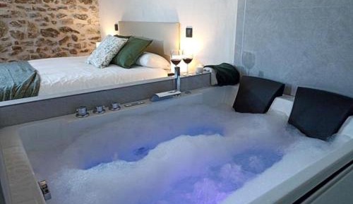 Studio with Spa Bath