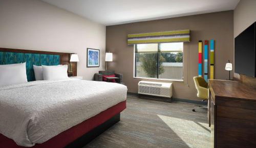 Large King Room - Hearing Accessible/Non-Smoking