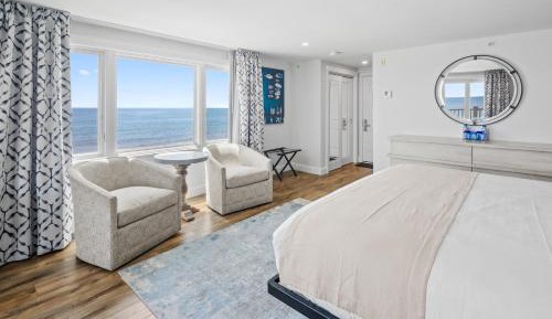 Deluxe King Room - Oceanfront