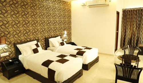 Deluxe Room (2 Adults + 1 Child)