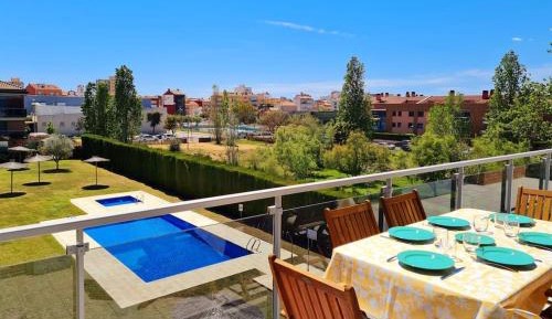Apartment with Pool View 