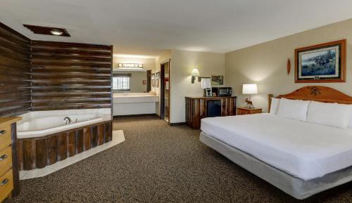 Suite with Hot Tub