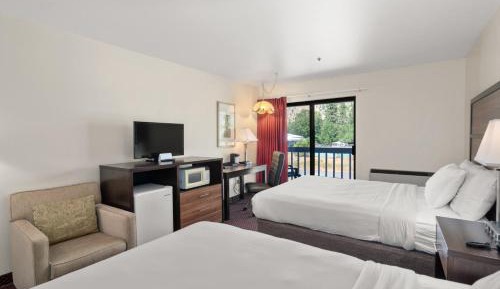 Queen Room with Two Queen Beds with Balcony