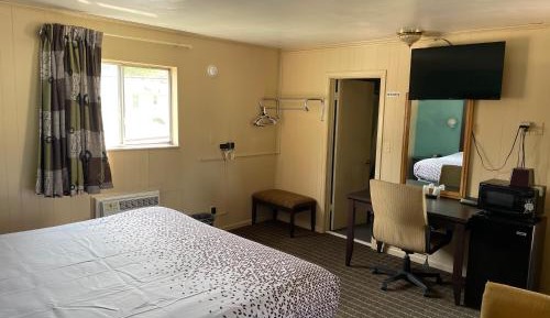 Deluxe King Suite