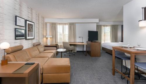 King Studio with Sofa Bed