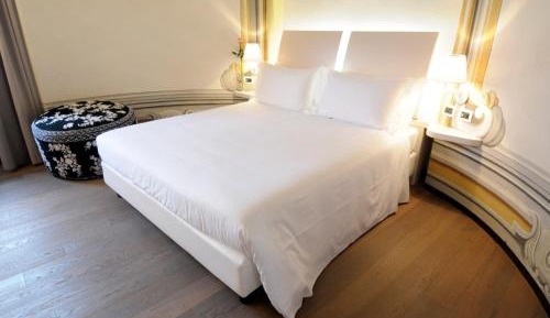 Deluxe Queen Suite