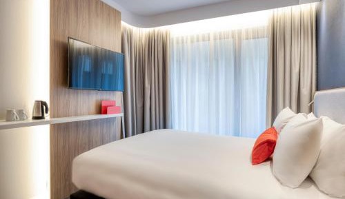 Standard Queen Room - Accessible with Free Breakfast