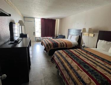 Double Room with Two Double Beds - Accessible/Smoking
