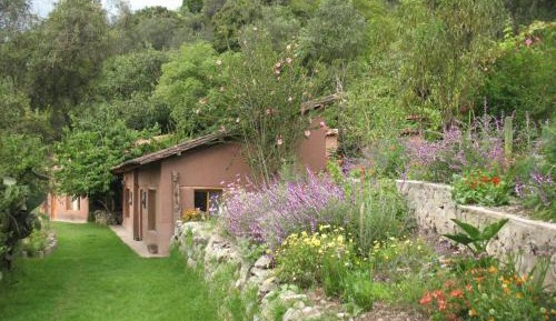 Bungalow with Garden View