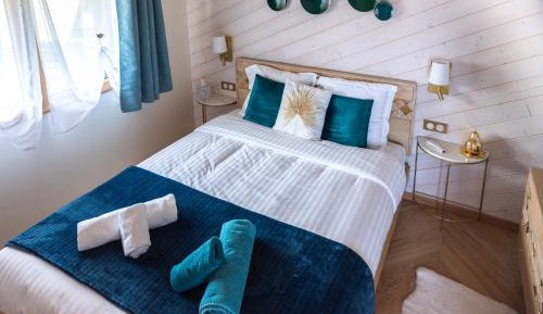 One-Bedroom Apartment - Art Deco 