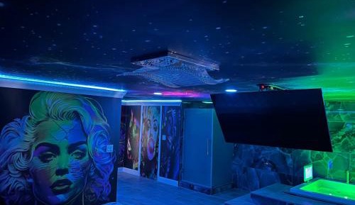 Suite with Hot Tub