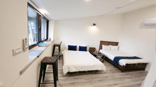 Quadruple Room with Private Bathroom